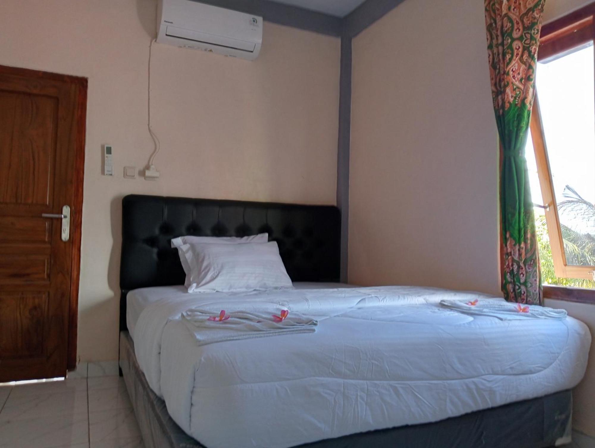 Yusilver Guest House Labuan Bajo Chambre photo