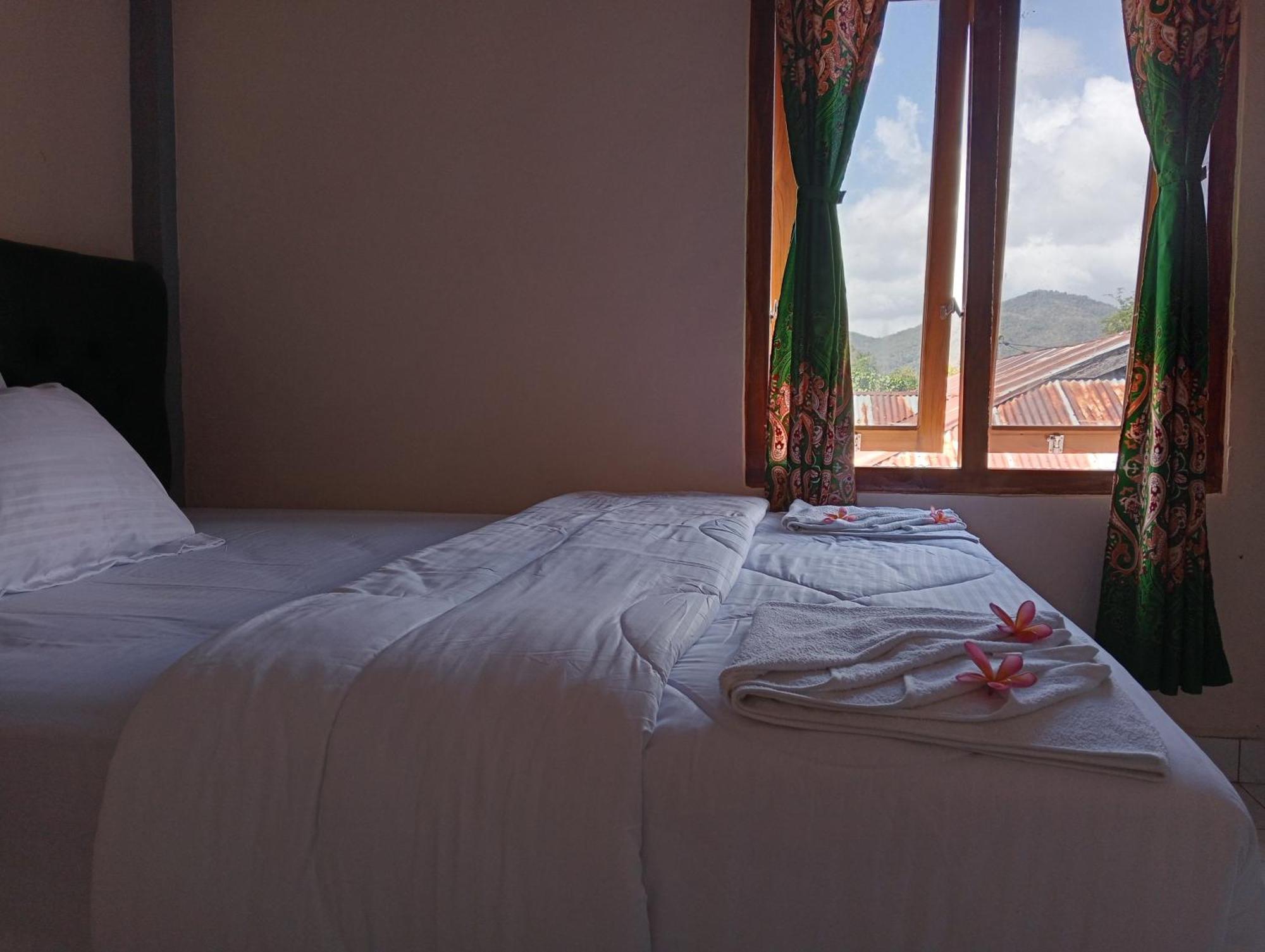 Yusilver Guest House Labuan Bajo Extérieur photo